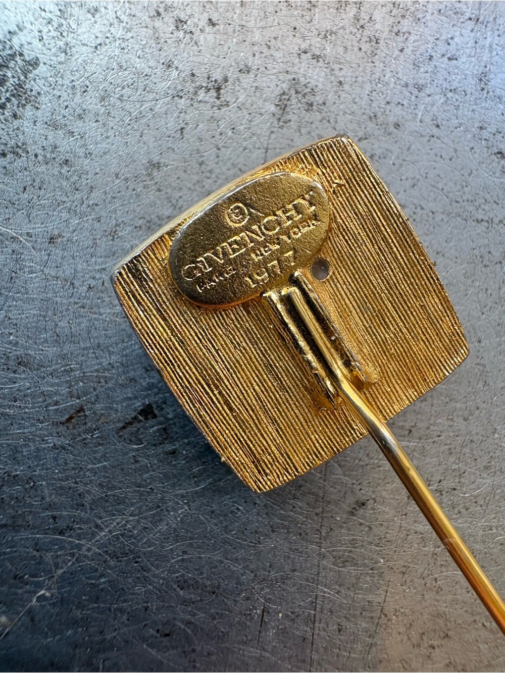 Vintage Givenchy 1977 Mother of Pearl Stick Pin Gold Tone Signed Paris NY - Picture 4 of 6